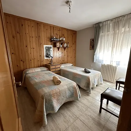 Amplio Y Comodo Chalet En Zaragoza Con Piscina Y Tenis Buitenkant foto