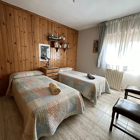 Amplio Y Comodo Chalet En Zaragoza Con Piscina Y Tenis Buitenkant foto