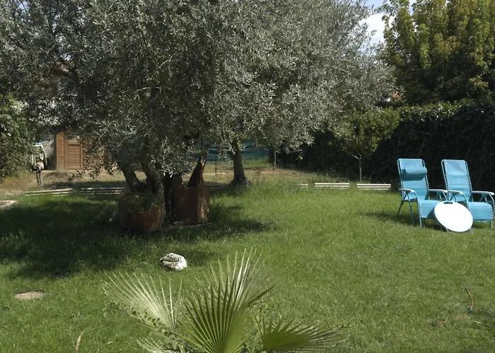 Amplio Y Comodo Chalet En Zaragoza Con Piscina Y Tenis