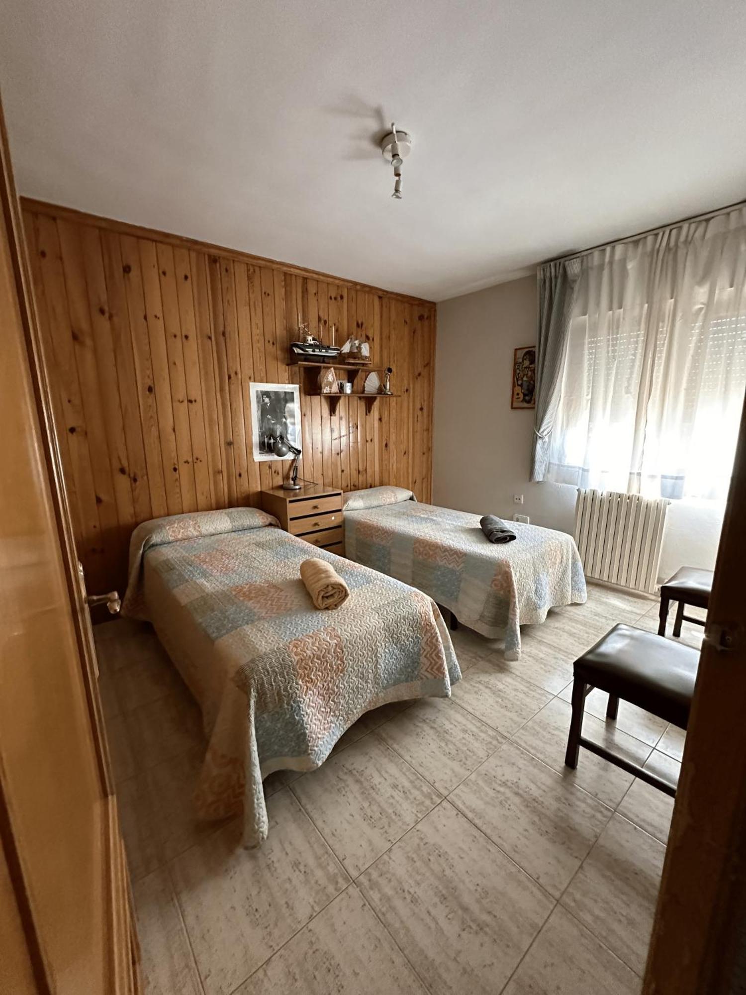 Amplio Y Comodo En Con Piscina Y Tenis * Zaragoza