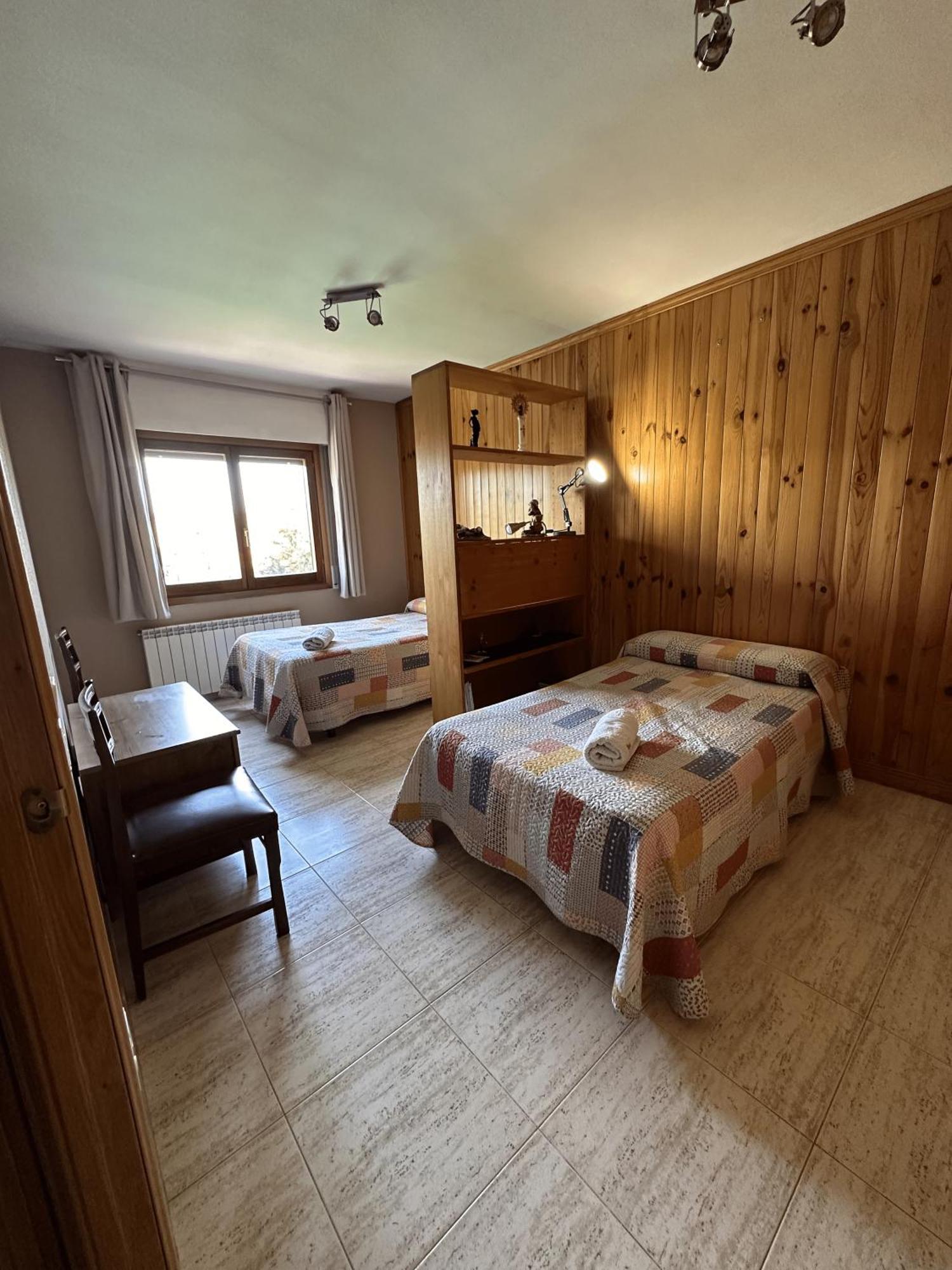 Amplio Y Comodo En Con Piscina Y Tenis Hébergement de vacances *