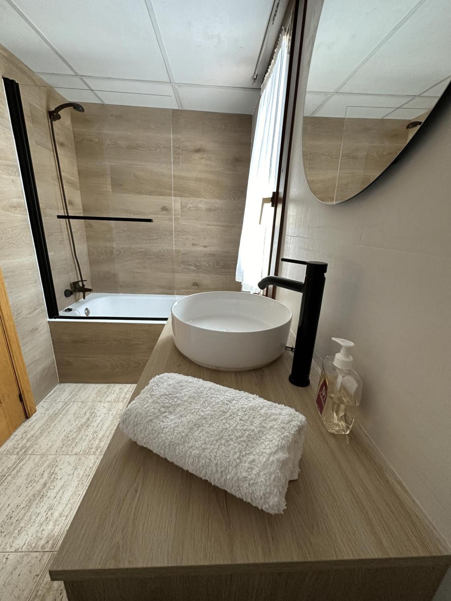 Amplio Y Comodo En Con Piscina Y Tenis Holiday home Zaragoza