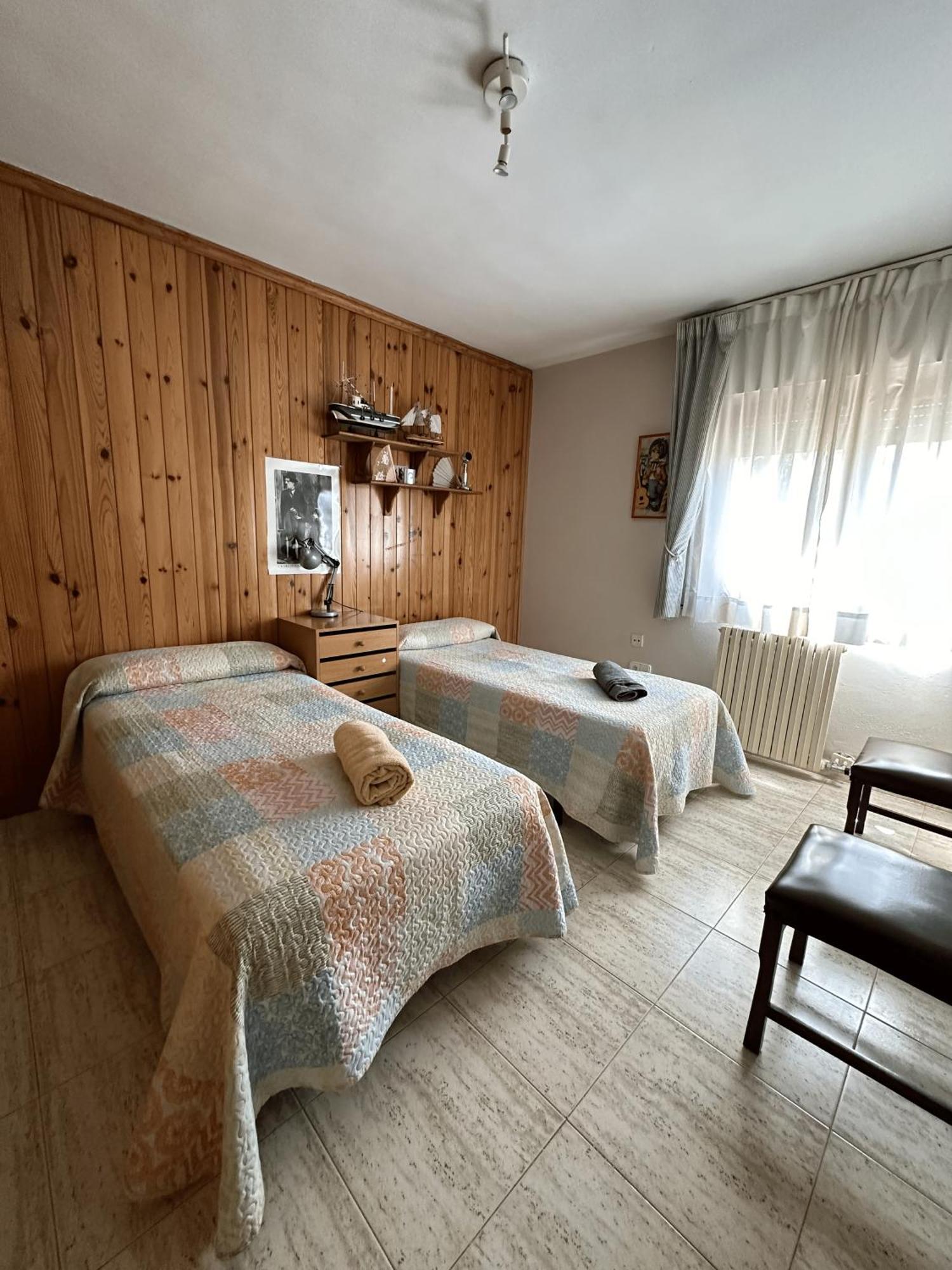 Vakantiehuis Amplio Y Comodo En Con Piscina Y Tenis Zaragoza